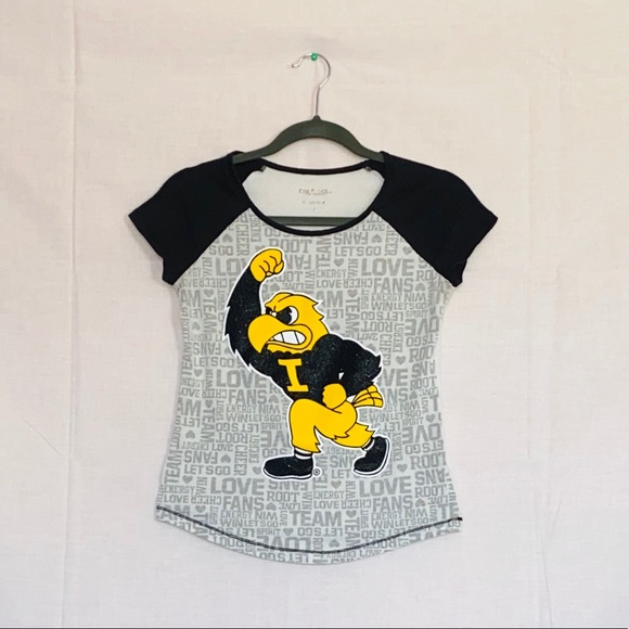 Athletic tee shirt